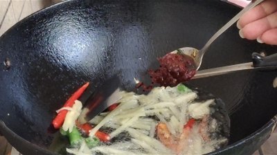 ​海螺最好吃的家常做法，又鲜又辣，一口嗦一个，真过瘾