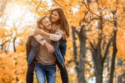 ​女人痣相与命运大全 女人后背长痣好不好