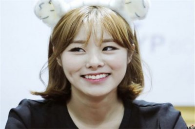 ​一面有酒窝一面没酒窝 酒窝是桃花劫