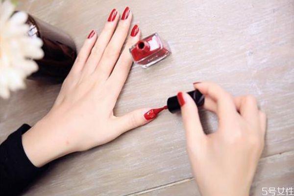 普通指甲油怎么速干 怎么才能让指甲油快点干 普通指甲油怎么速干 怎么才能让指甲油快点干