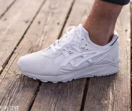 小白鞋可以用牙膏洗吗?小白鞋用牙膏洗好处多 小白鞋可以用牙膏洗吗?小白鞋用牙膏洗好处多