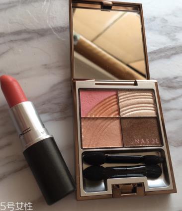 撞色妆怎么化好看 简单撞色妆图解教程 撞色妆怎么化好看 简单撞色妆图解教程