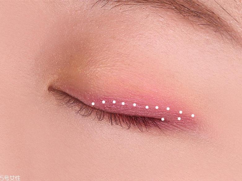 撞色妆怎么化好看 简单撞色妆图解教程 撞色妆怎么化好看 简单撞色妆图解教程