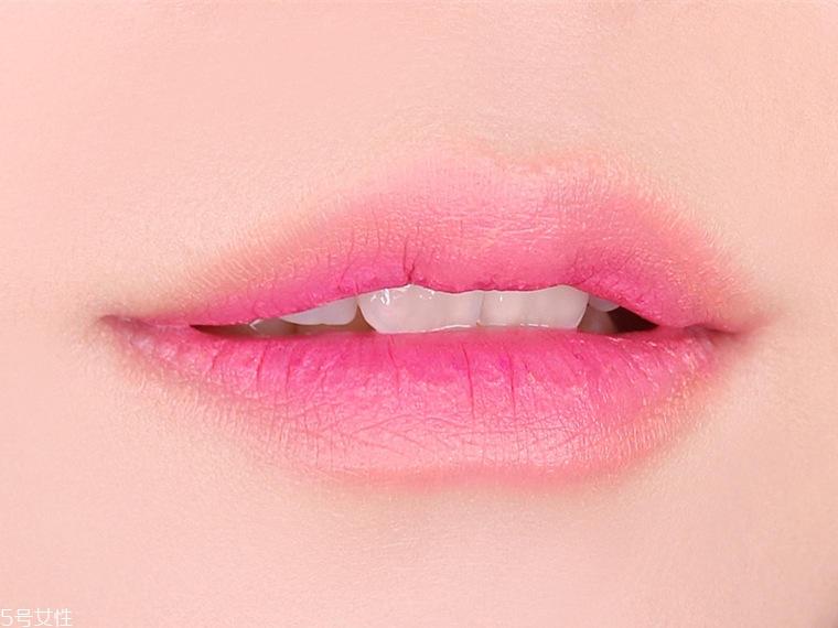 撞色妆怎么化好看 简单撞色妆图解教程 撞色妆怎么化好看 简单撞色妆图解教程