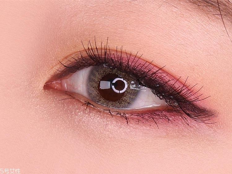 撞色妆怎么化好看 简单撞色妆图解教程 撞色妆怎么化好看 简单撞色妆图解教程