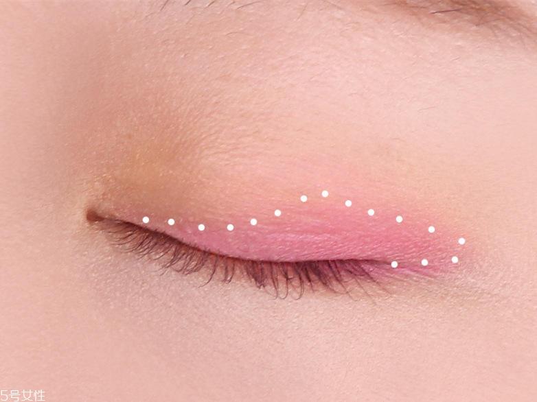 撞色妆怎么化好看 简单撞色妆图解教程 撞色妆怎么化好看 简单撞色妆图解教程