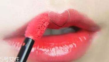 唇釉适合哪些人用?唇纹深的人 唇釉适合哪些人用?唇纹深的人