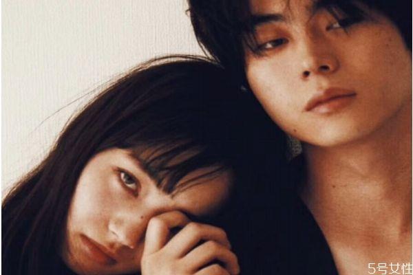 分手后男生会后悔吗 分手后男人真的放下了是什么表现 分手后男生会后悔吗 分手后男人真的放下了是什么表现