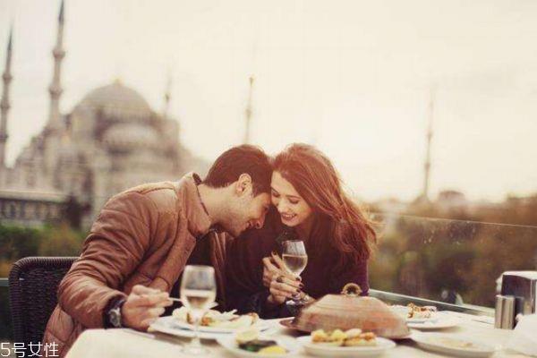 怎么试探一个女生是否喜欢你 聊天女生喜欢你的表现 怎么试探一个女生是否喜欢你 聊天女生喜欢你的表现