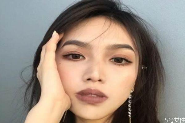 年底聚会怎么化妆好看 教你简单又吸睛的妆容 年底聚会怎么化妆好看 教你简单又吸睛的妆容