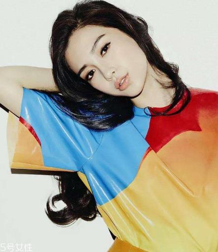 染发好还是戴假发好?染发假发选哪个 染发好还是戴假发好?染发假发选哪个