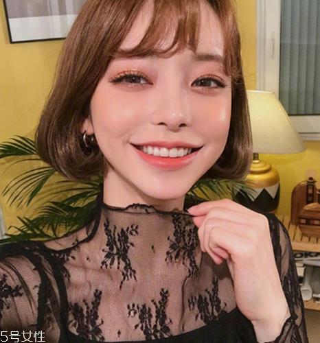 染发好还是戴假发好?染发假发选哪个 染发好还是戴假发好?染发假发选哪个