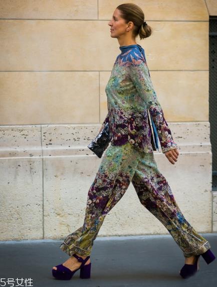 防水台高跟鞋怎么搭配?拉长气质细腿 防水台高跟鞋怎么搭配?拉长气质细腿