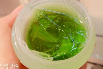 眼霜啫喱状和乳液状哪个好 适合年纪不同 眼霜啫喱状和乳液状哪个好 适合年纪不同