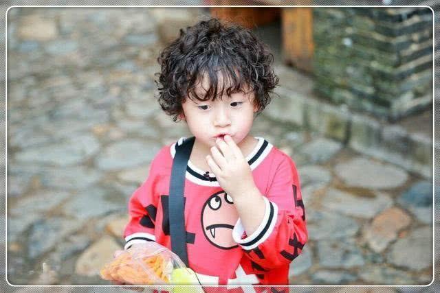 7岁的邹明轩,4岁的邹明轩,2岁的邹明轩,网友:差距一目了然