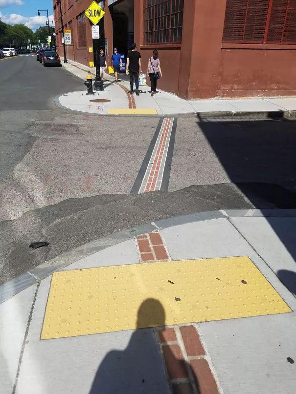 6张让人“浑身难受”的图片,最后一个只有真强迫症才能看出来!