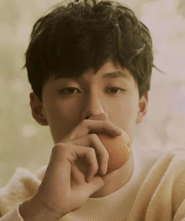 两个角色截然不同,演什么像什么?张雨剑:因为不红