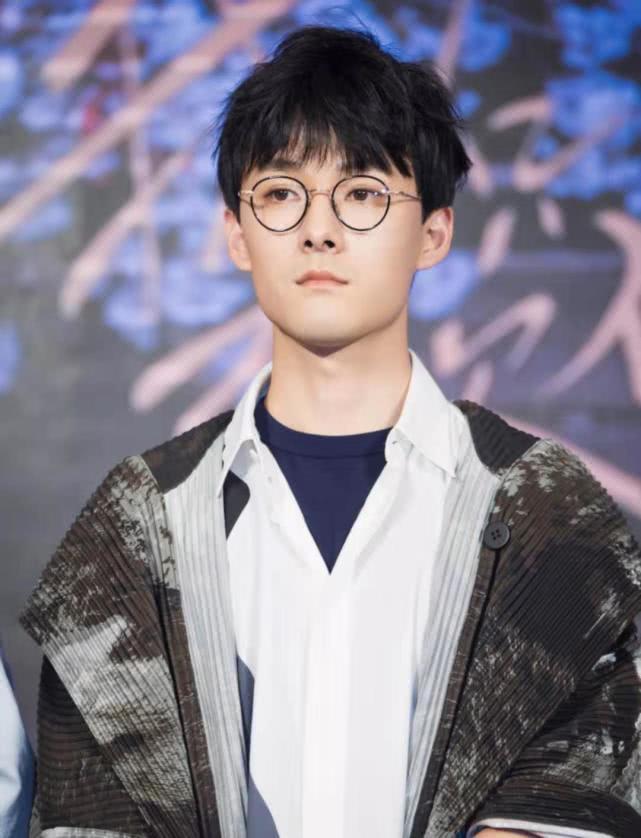 两个角色截然不同,演什么像什么?张雨剑:因为不红