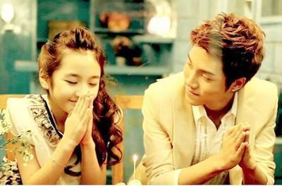 20岁的他爱上8岁的她，如今要娶18岁的她，恋童癖你怎么看？