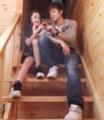 20岁的他爱上8岁的她，如今要娶18岁的她，恋童癖你怎么看？