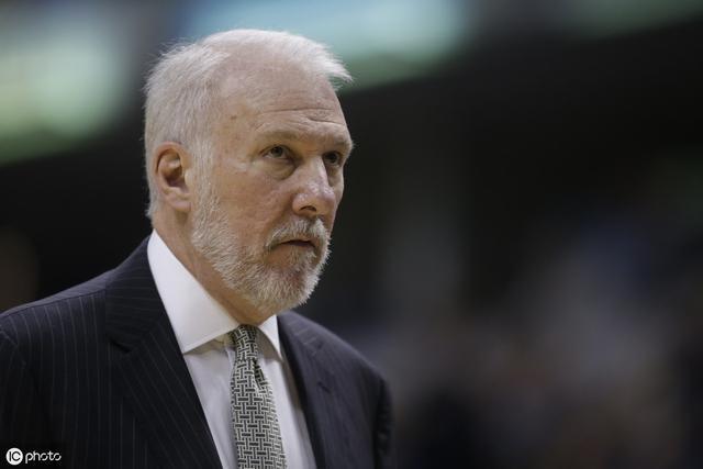 25.6秒马刺落后4分没人去犯规？波波维奇、阿德、福布斯怎么