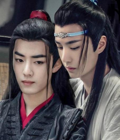 王一博肖战不仅剧中有CP感？看清两人微博认证后，格式竟然一样