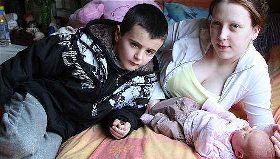 让女邻居怀孕生子那个13岁男孩,现在怎么样了?看完大吃一惊