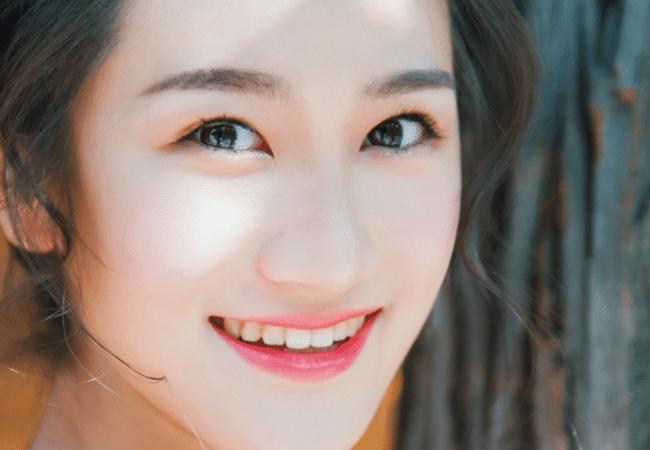 陈彦宏才艺教养丰富全面，表演功底更是扎实，有着很好的前途