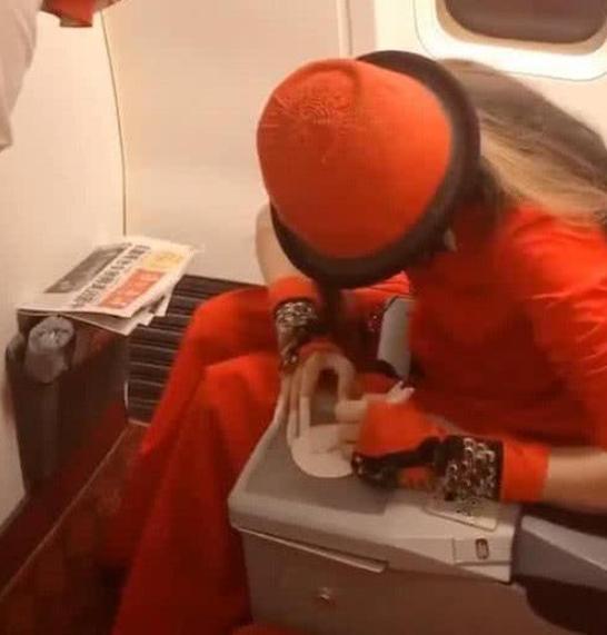 终于见识到杨丽萍的长指甲,签名一般人欣赏不来:确实是“舞者”