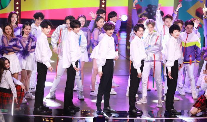 台风少年团现身大厂，与《青春有你》缘分颇深，难道要合作？