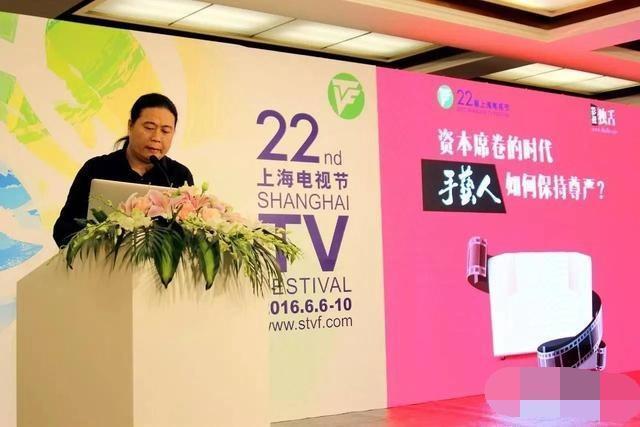 知名编剧太势力?讥讽当红爱豆像日本人,转头却和成龙外甥攀关系