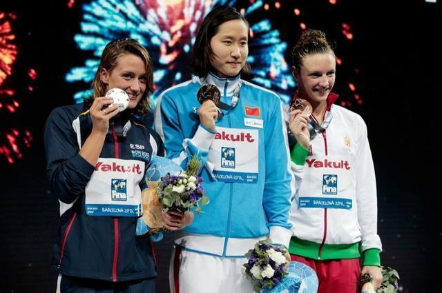 游泳蝶后刘子歌，嫁大23岁3婚教练，还倒贴百万豪车，今定居澳洲