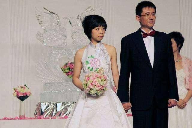 游泳蝶后刘子歌，嫁大23岁3婚教练，还倒贴百万豪车，今定居澳洲