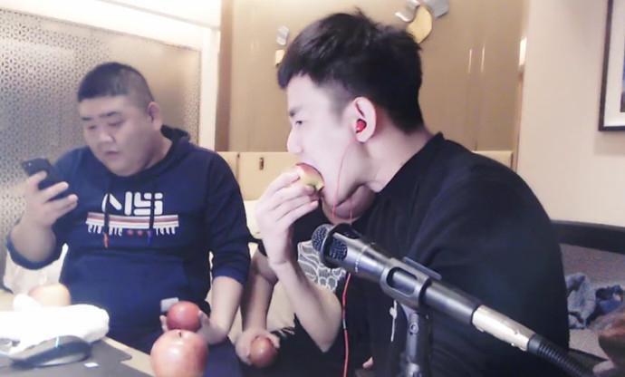 哦哦哦爱挑衅其他土豪玩家，他是任性娱乐还是另有他意？