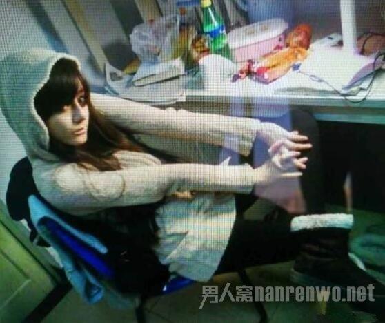 热巴大学烟熏妆自拍照曝光，没想到你是这样的胖迪！