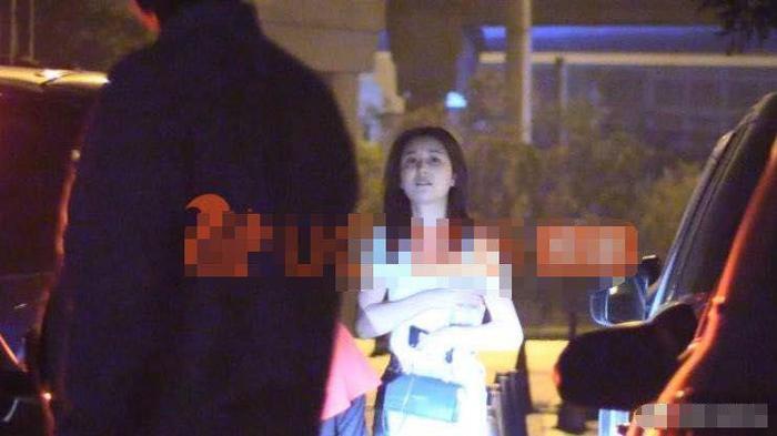 许三多战友刘天佐出轨?被女子搀扶回家,妻子经纪人:都是好朋友