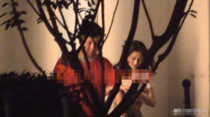 许三多战友刘天佐出轨?被女子搀扶回家,妻子经纪人:都是好朋友