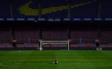 伊涅斯塔:22年,巴塞罗那永远的8号!