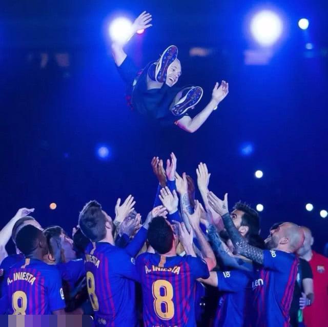 伊涅斯塔:22年,巴塞罗那永远的8号!