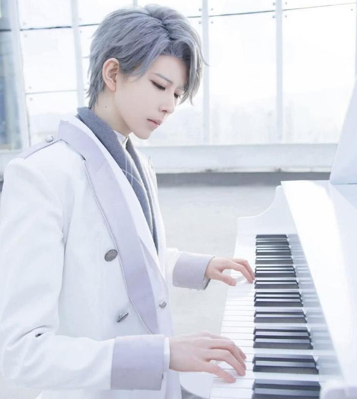 人送外号“熊叔”,帅过李易峰,酷过金泰亨,没想到却是个萌妹子