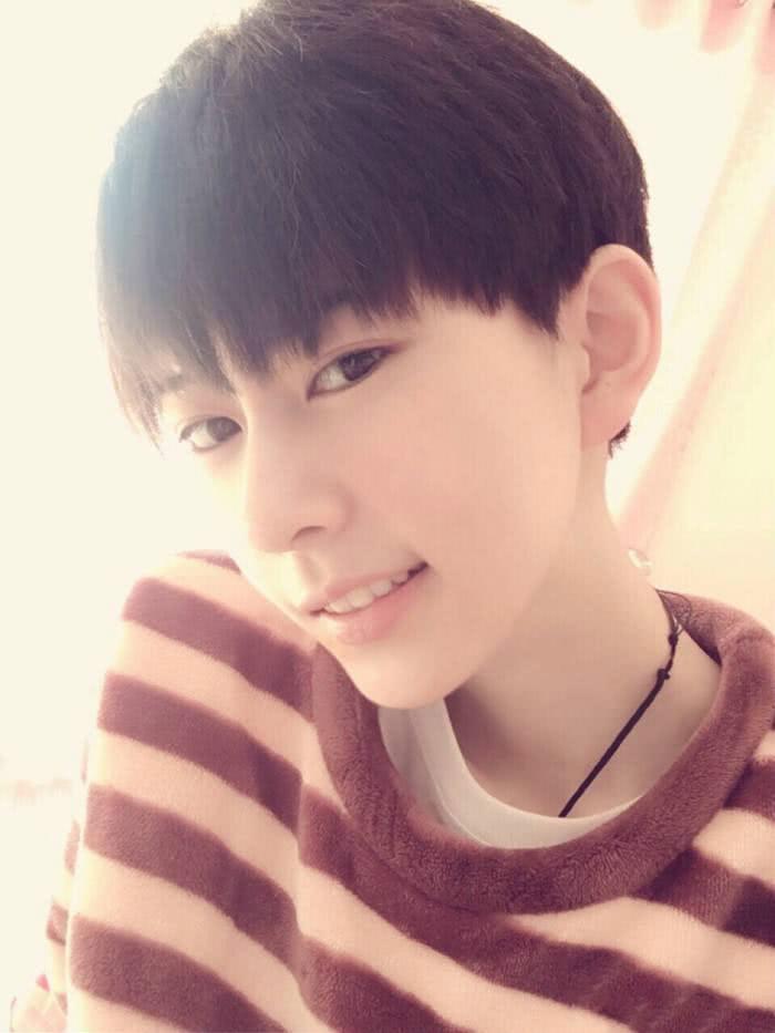 人送外号“熊叔”,帅过李易峰,酷过金泰亨,没想到却是个萌妹子