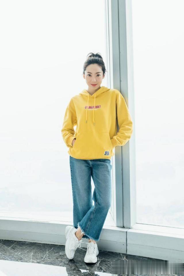 “跑龙套”的她主演《新喜剧之王》,将成为新一代“星女郎”!