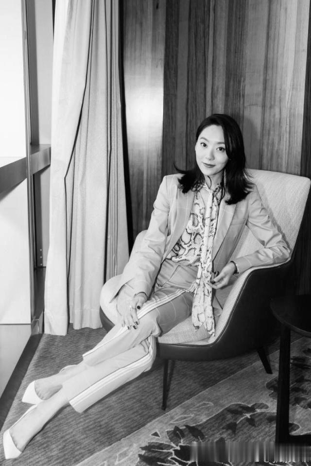 “跑龙套”的她主演《新喜剧之王》,将成为新一代“星女郎”!