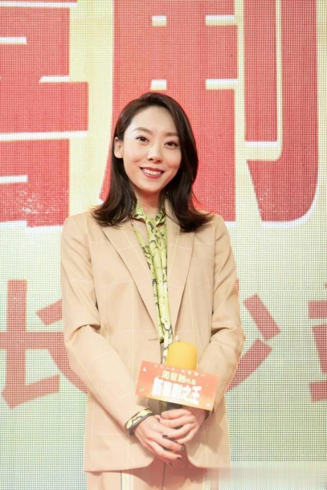 “跑龙套”的她主演《新喜剧之王》,将成为新一代“星女郎”!