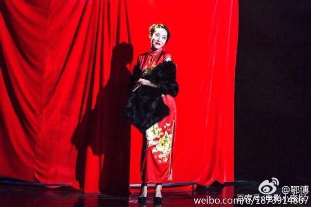 “跑龙套”的她主演《新喜剧之王》,将成为新一代“星女郎”!