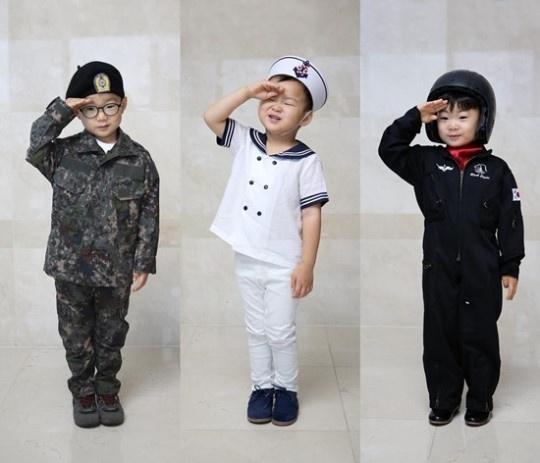 “民国三胞胎”即将成为小学生,爸爸宋一国却担心他们打群架!