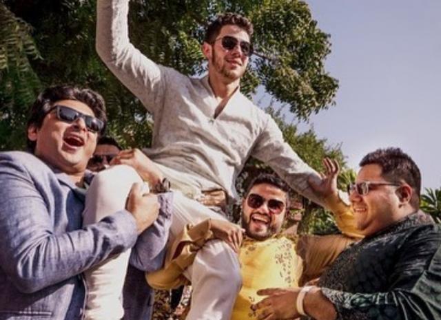 尼克乔纳斯婚礼现场图片曝光！相差10岁跨国姐弟恋修成正果