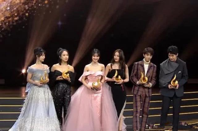 同样是168cm,当迪丽热巴与郑爽同框时,谁谎报身高一目了然