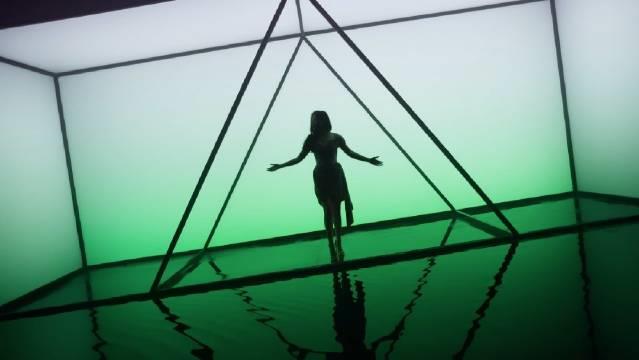 是谁被张靓颖新歌里的海豚音震撼到?