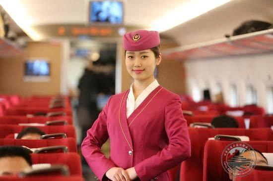 高铁乘务员的工资,也没有你想象的那么高,其实原因很简单